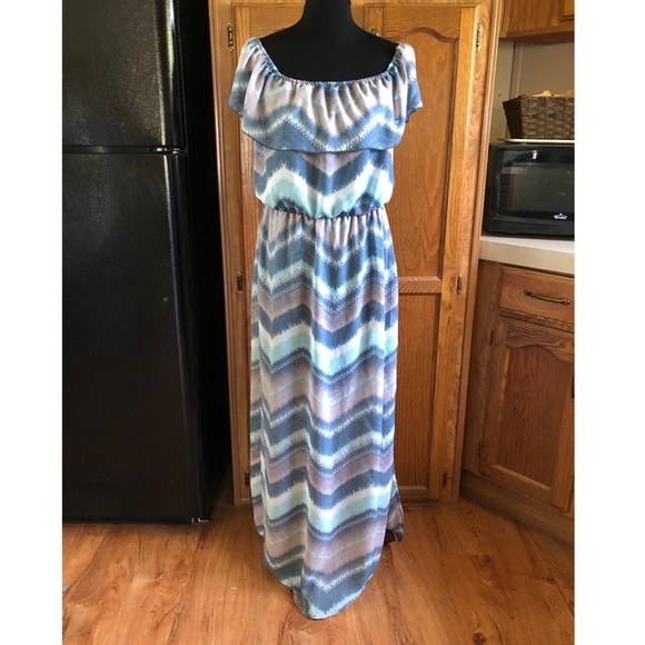 bailey blue Dresses & Skirts - NWT Bailey Blue Ruffle Neck Maxi Dress Size XL